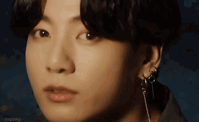 BTS ôn nhu dịu dàng đúng chuẩn “boyfriend” trong MV tiếng Nhật "Stay Gold" ảnh 2
