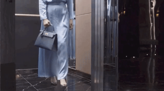 Loạt túi của Cố Giai (30 Chưa Phải Là Hết): Có Hermès, Dior và có luôn cả Charles & Keith ảnh 1