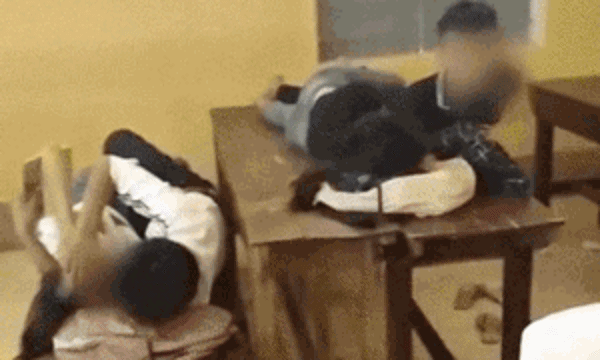 Nhóm học sinh bị chỉ trích gay gắt vì biến lớp học thành nơi thể hiện tình cảm riêng tư