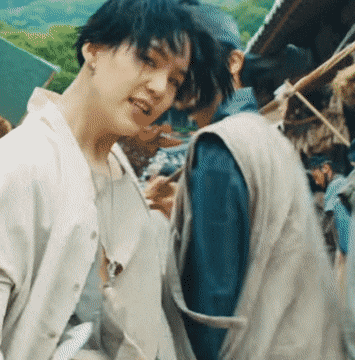 Xem MV “Daechwita” (Agust D - Suga BTS) để biết cả nhà Big Hit thương nhau như thế nào! - ảnh 1