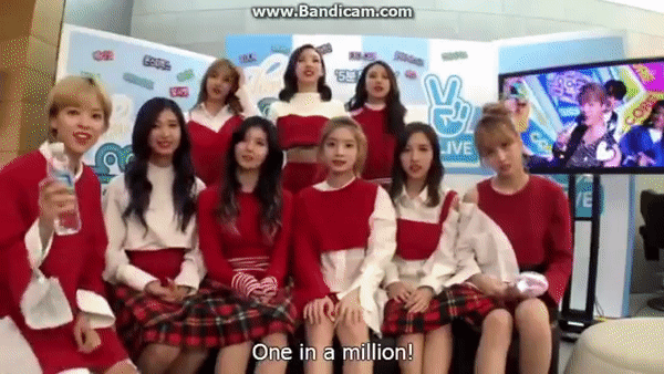 Jimin (BTS) và Jeongyeon (TWICE) có phản ứng kỳ lạ khi gặp nhau - ảnh 2
