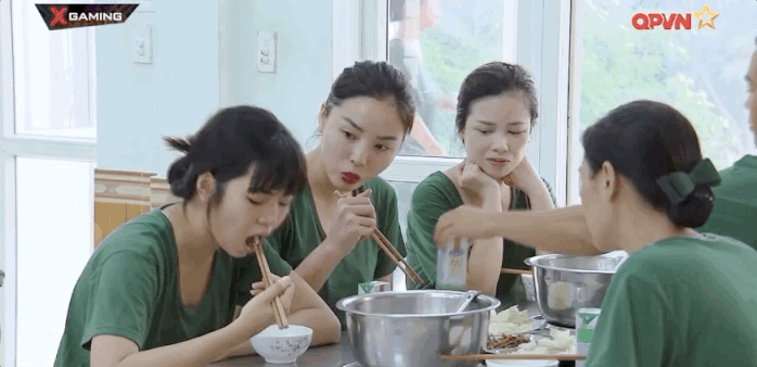 Không hẹn mà gặp, hai nàng Khánh Vân đều chung cảnh tỏa sáng đầu năm, thị phi cuối năm ảnh 3