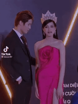 Đỗ Thị Hà nói gì khi netizen xôn xao chuyện tân Hoa hậu né tránh chuyện khoác eo? - ảnh 2