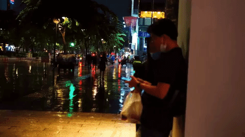 Bạn trẻ rộn ràng vui chơi ở 'thiên đường ăn uống' giữa Sài thành