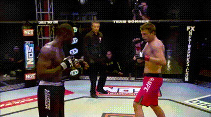 Nhìn lại những cú ‘knock-out’ đáng sợ, kết liễu đối thủ ở giải đấu hấp dẫn nhất hành tinh