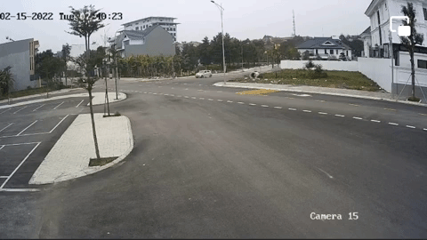 Hai ô tô đâm trực diện tại khúc cua
