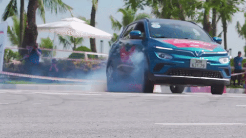 Tay đua Việt trổ tài đua sa hình bằng xe điện VinFast VF e34