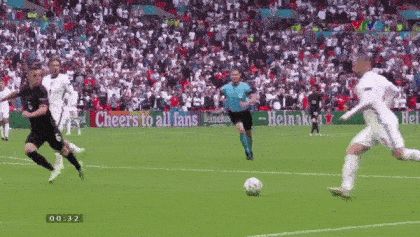 VIDEO: Sterling tiếp tục ghi bàn, sân Wembley bùng nổ