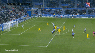 Thắng nhọc Alaves, Barcelona áp sát tốp 4