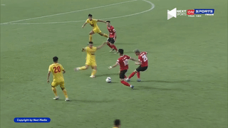 Ngôi sao U23 Việt Nam nhận thẻ đỏ vì phạm lỗi khiến đối thủ nằm cáng 