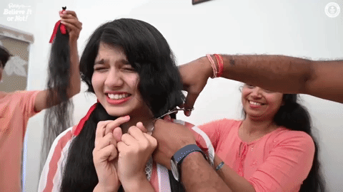 Cô gái cắt đi mái tóc dài nhất thế giới sau 12 năm gắn bó