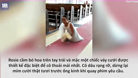 Xúc động khoảnh khắc cô dâu không có chân rạng rỡ tự mình bước vào lễ đường 