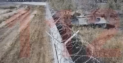 Lính Nga say rượu lái xe chiến đấu đâm sập tường sân bay