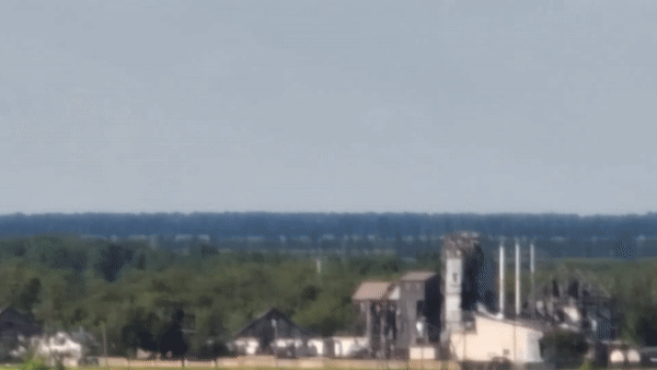 Xem tên lửa chống tăng Kornet của Nga tấn công nhà máy Ukraine