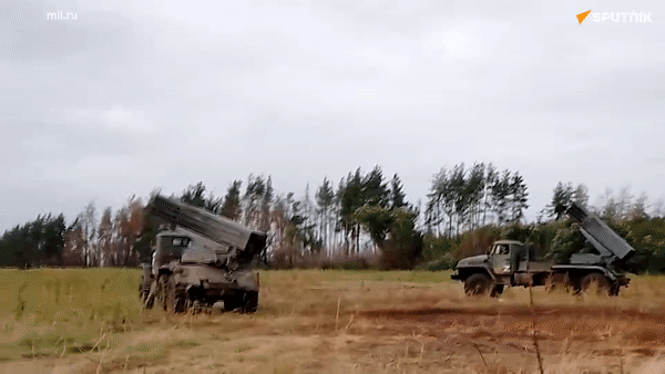 Hệ thống tên lửa phóng loạt Grad của Nga khai hỏa ở Ukraine