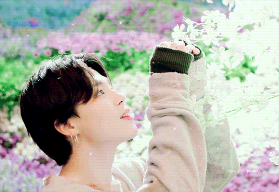 BTS ôn nhu dịu dàng đúng chuẩn “boyfriend” trong MV tiếng Nhật "Stay Gold" ảnh 9