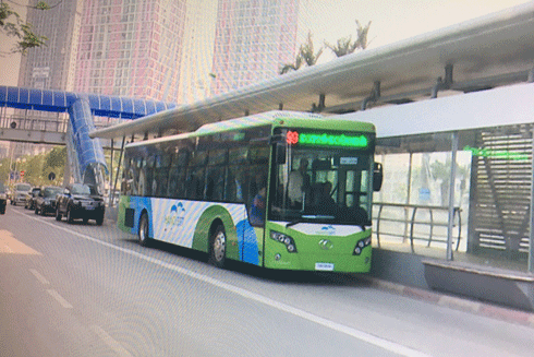 Buýt nhanh (BRT) với sức chứa 90 hành khách/lượt và tần suất hoạt động từ 3 đến 5 phút mỗi chuyến