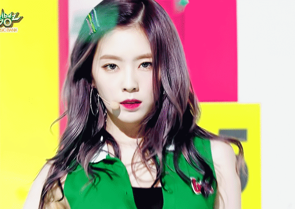 Màu tóc tím khói thần thánh của Rosé (BLACKPINK) lại khiến một nữ idol chịu không nổi ảnh 2