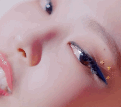 Có bất công cho Jennie (BLACKPINK) khi bị tố "sao chép Ariana Grande" vì hành động này? ảnh 4