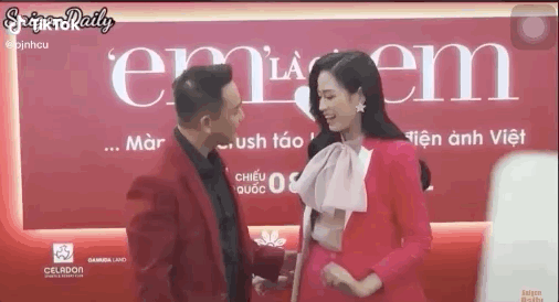 Đỗ Thị Hà nói gì khi netizen xôn xao việc tân Hoa hậu né tránh chuyện khoác eo? ảnh 1