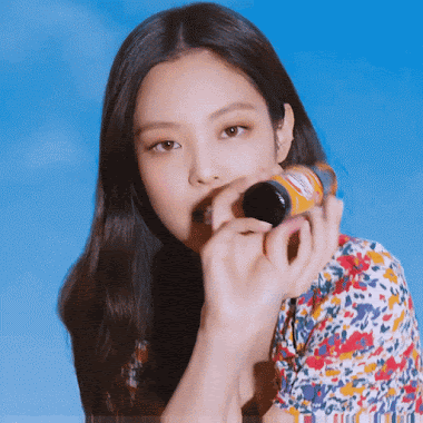 Jennie cực ngọt ngào trong quảng cáo mới nhưng lại lộ một chi tiết khiến fan lo lắng ảnh 1