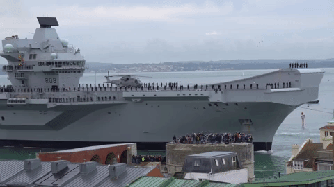 Siêu tàu sân bay HMS Queen Elizabeth gia nhập Hải quân Hoàng gia Anh