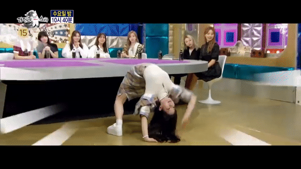 Sao nữ K-pop gây sốc với khả năng uốn dẻo đến mức kinh dị ảnh 3