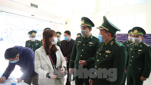 Tư lệnh Hoàng Xuân Chiến: Chú ý đến quyền lợi dân tộc và sinh mạng đồng bào