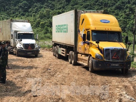 Cao Bằng: Xe kéo nhau, đứt dây xích, tài xế container tử vong Hiện trường vụ tai nạn .Ảnh: Vũ Tiệp