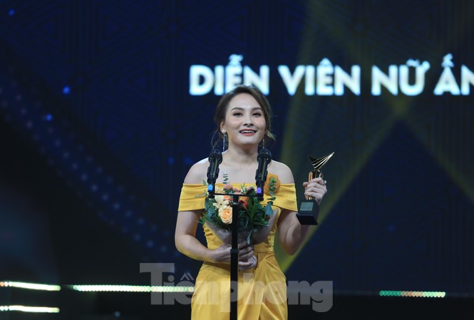 2 năm liên tiếp nhận giải Ấn tượng VTV, Bảo Thanh tự nhận có duyên và may mắn Bảo Thanh nhận giải Nữ diễn viên ấn tượng nhờ vai Anh Thư trong Về nhà đi con