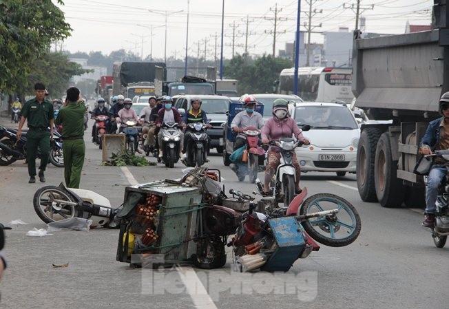 Tai nạn liên hoàn trên quốc lộ 13 làm 1 người tử vong tại chỗ Tai nạn liên hoàn trên quốc lộ 13 làm 1 người tử vong tại chỗ