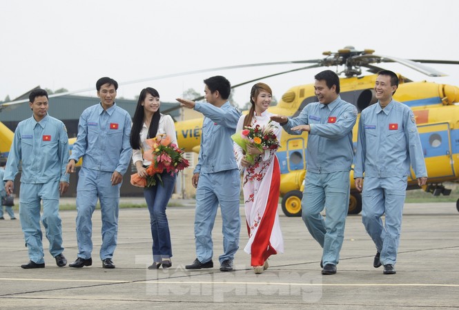 Cán bộ Đoàn trong Quân đội học dàn dựng tiểu phẩm, kịch ngắn Những năm qua, hoạt động công tác Đoàn và phong trào thanh niên toàn quân đã góp phần động viên, phát huy vai trò xung kích, sáng tạo của tuổi trẻ. Ảnh: Nguyễn Minh