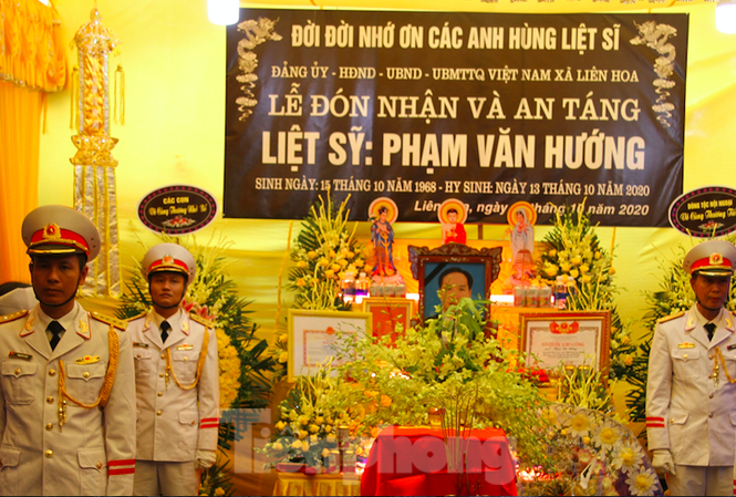 Quê mẹ Thái Bình đón Liệt sỹ, nhà báo Phạm Văn Hướng hi sinh ở Rào Trăng Quê hương Thái Bình trang trọng, thành kính đón Liệt sỹ, nhà báo Phạm Văn Hướng - Ảnh: Hoàng Long