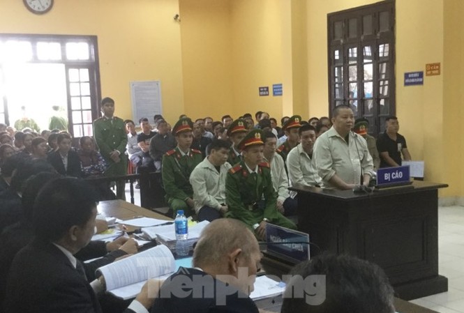 An ninh thắt chặt tại phiên xử trùm ma túy đội lốt đại gia Triệu Ký Voòng Bốn bị cáo ra tòa sáng hôm nay (18/11). Ảnh: Duy Chiến