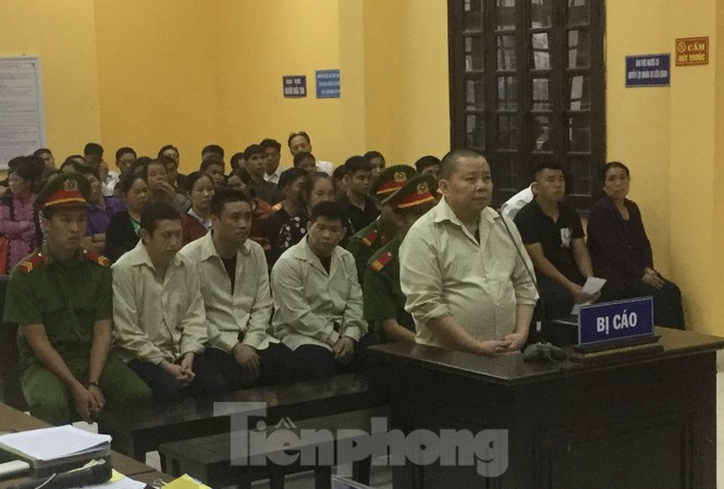 Tuyên tử hình ‘đại gia’ Triệu Ký Voòng cùng 3 đồng phạm vì buôn hơn 100kg ma tuý Các bị cáo trong phiên toà. Ảnh: Duy Chiến