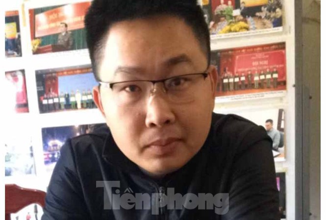 Bắt cán bộ ngân hàng lừa đảo định trốn sang Trung Quốc Đối tượng Hồ Đức Anh tại cơ quan điều tra. (Ảnh do Công an Lạng Sơn cung cấp)