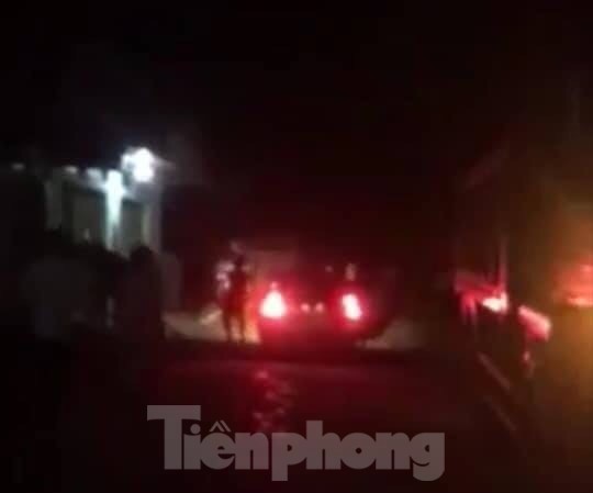 Ẩu đả hỗn loạn trong đêm, 2 thanh niên thương vong Đêm khuya, khoảng 20 thanh niên ẩu đả, đánh nhau làm náo loạn thôn Đồng Bưa (huyện Hữu Lũng, Lạng Sơn) .Ảnh: D.C