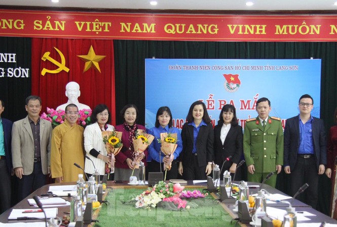 Ra mắt Câu lạc bộ tư vấn, hỗ trợ trẻ em tỉnh Lạng Sơn Các thành viên CLB ra mắt và bàn bạc, thống nhất các chương trình, kế hoạch, hoạt động trong thời gian tới .Ảnh: Duy Chiến