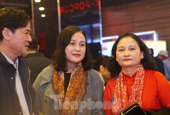 Nghệ sĩ hội ngộ kỷ niệm 60 năm Hãng phim truyện VN với tâm thế... ngổn ngang NSND Hoàng Cúc, nghệ sĩ Lê Dũng Nhi hội ngộ tại lễ kỷ niệm 60 năm Hãng phim truyện Việt Nam