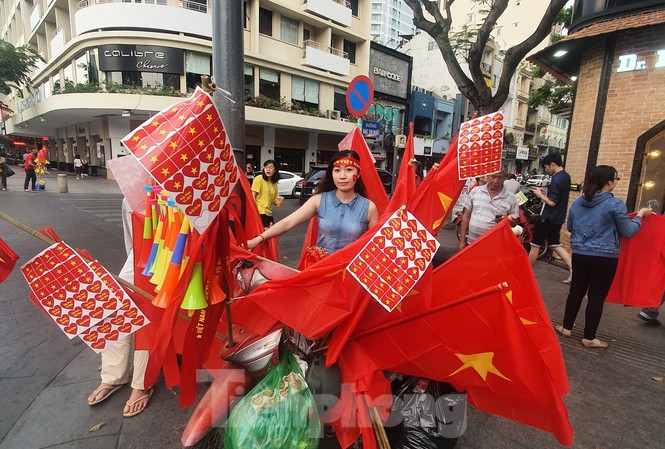Người Sài Gòn đổ xô ra đường cổ vũ đội bóng đá U22 Việt Nam Người Sài Gòn đổ xô ra đường cổ vũ đội bóng đá U22 Việt Nam