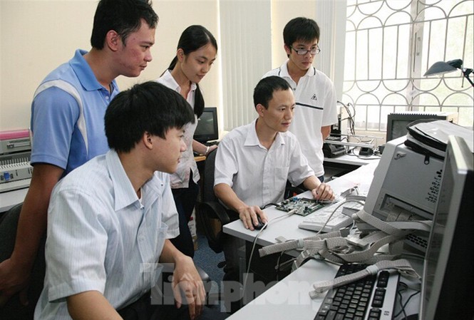 Luật giáo dục ĐH sửa đổi: Bỏ trống quyền lực vì chưa có Nghị định hướng dẫn Tự chủ ĐH làm thế nào để không còn tình trạng một khóa ba chìa?
