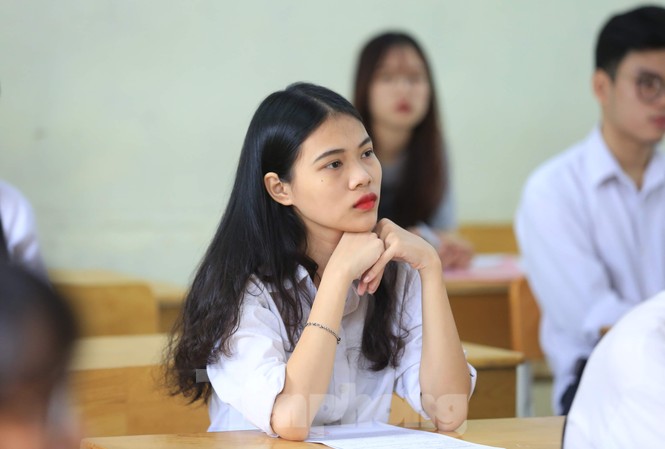 Đại học tự chủ, vì sao học phí tăng phi mã? Khi tăng học phí, các trường có tính đến sức chịu đựng của người dân?
