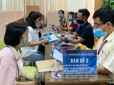 Thí sinh tấp nập về các trường Đại học xác nhận nhập học Thí sinh tấp nập về các trường Đại học xác nhận nhập học