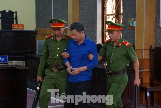 Gian lận thi Sơn La: Chỉ một trường hợp đưa - nhận tiền chạy điểm? Sau khi Công an tỉnh Sơn La điều tra bổ sung, bị can Lò Văn Huynh đột ngột thay đổi lời khai, nói chưa cầm tiền của Phó phòng PA03 Công an tỉnh Sơn La.