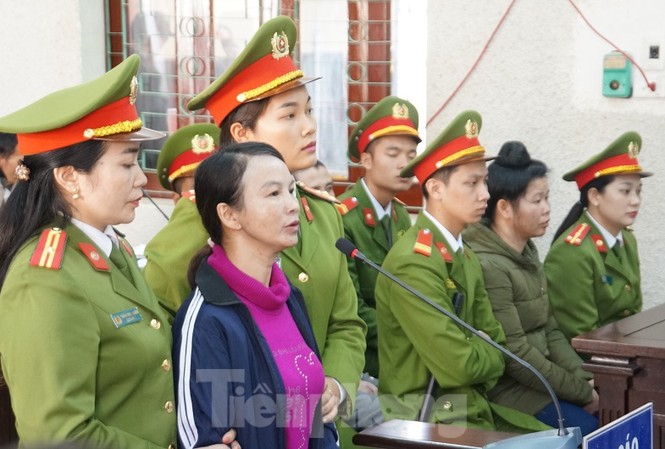 Mẹ 'nữ sinh giao gà' bị đề nghị 20 năm tù Trần Thị Hiền bị đề nghị nhận hình phạt 20 năm tù.