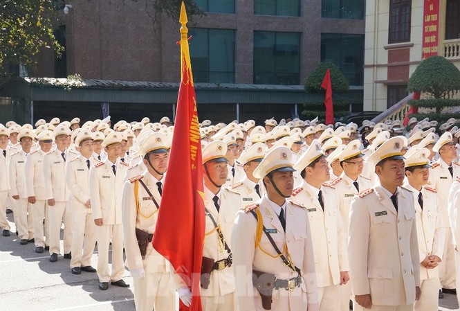 Công an Hải Dương đưa lực lượng chính quy về làm việc tại cấp xã Khoảng 200 cán bộ, chiến sĩ công an chính quy tại Hải Dương được phân về các xã nhận nhiệm vụ.