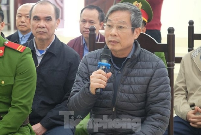 Ông Nguyễn Bắc Son khẳng định đã xin ý kiến nhiều nơi khi mua AVG Bị cáo Nguyễn Bắc Son được ngồi trình bày vì sức khỏe yếu.