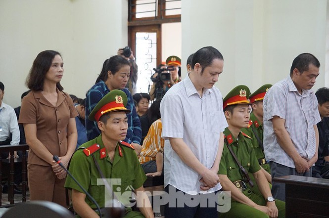 Vụ gian lận điểm thi tại Hà Giang: Vợ ông Triệu Tài Vinh bị kỷ luật Vụ gian lận điểm thi tại Hà Giang: Vợ ông Triệu Tài Vinh bị kỷ luật