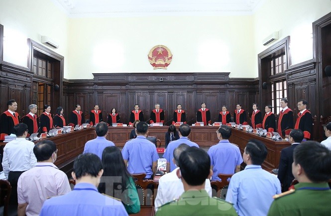 Vụ án tử tù Hồ Duy Hải: Điều tra viên nói gì về việc không thu giữ vật chứng? Toàn cảnh phiên giám đốc thẩm vụ Hồ Duy Hải.