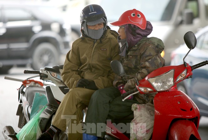 Người lao động ở Hà Nội mưu sinh trong đợt rét mạnh nhất từ đầu mùa đông Người lao động ở Hà Nội mưu sinh trong đợt rét mạnh nhất từ đầu mùa đông